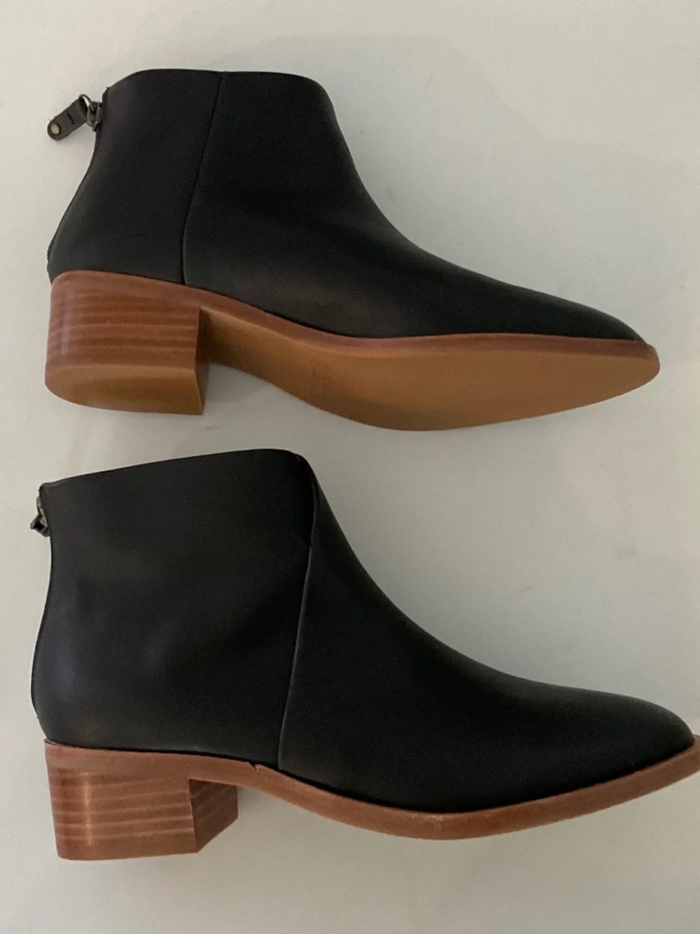 SOLUDOS Venetian Bootie in Black Leather Size  7.5 NEW